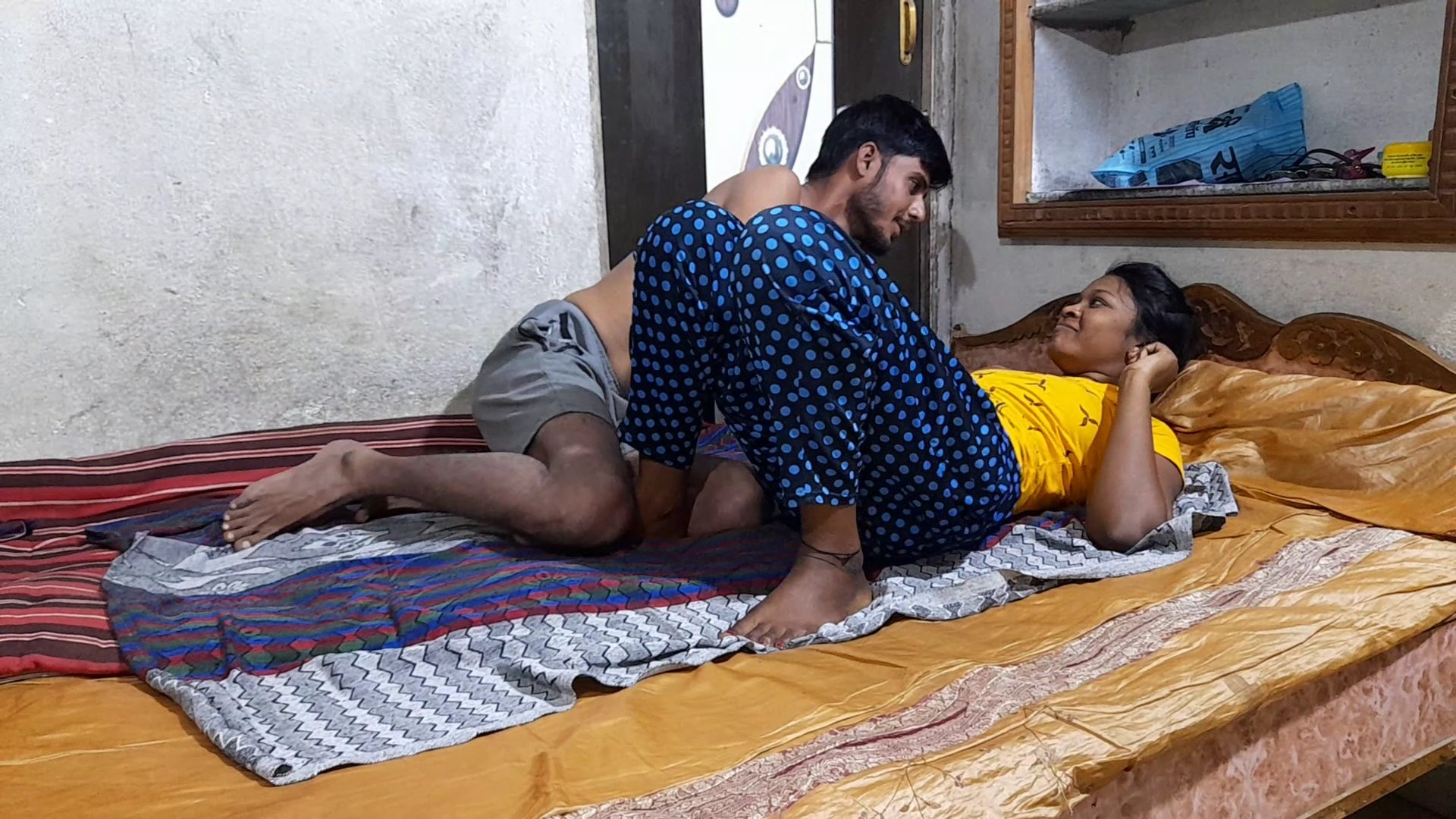 Casal tâmil indiano de 18 anos, fodendo com guru sexual magro com tesão dando amor