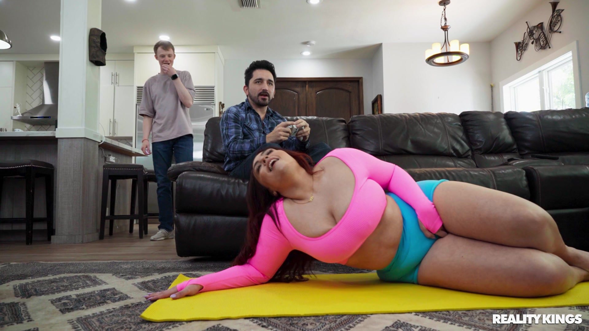 REALITY KINGS Remote Controlling My Roommate - Scarlett Venom, Jimmy  Michaels at Fapnado